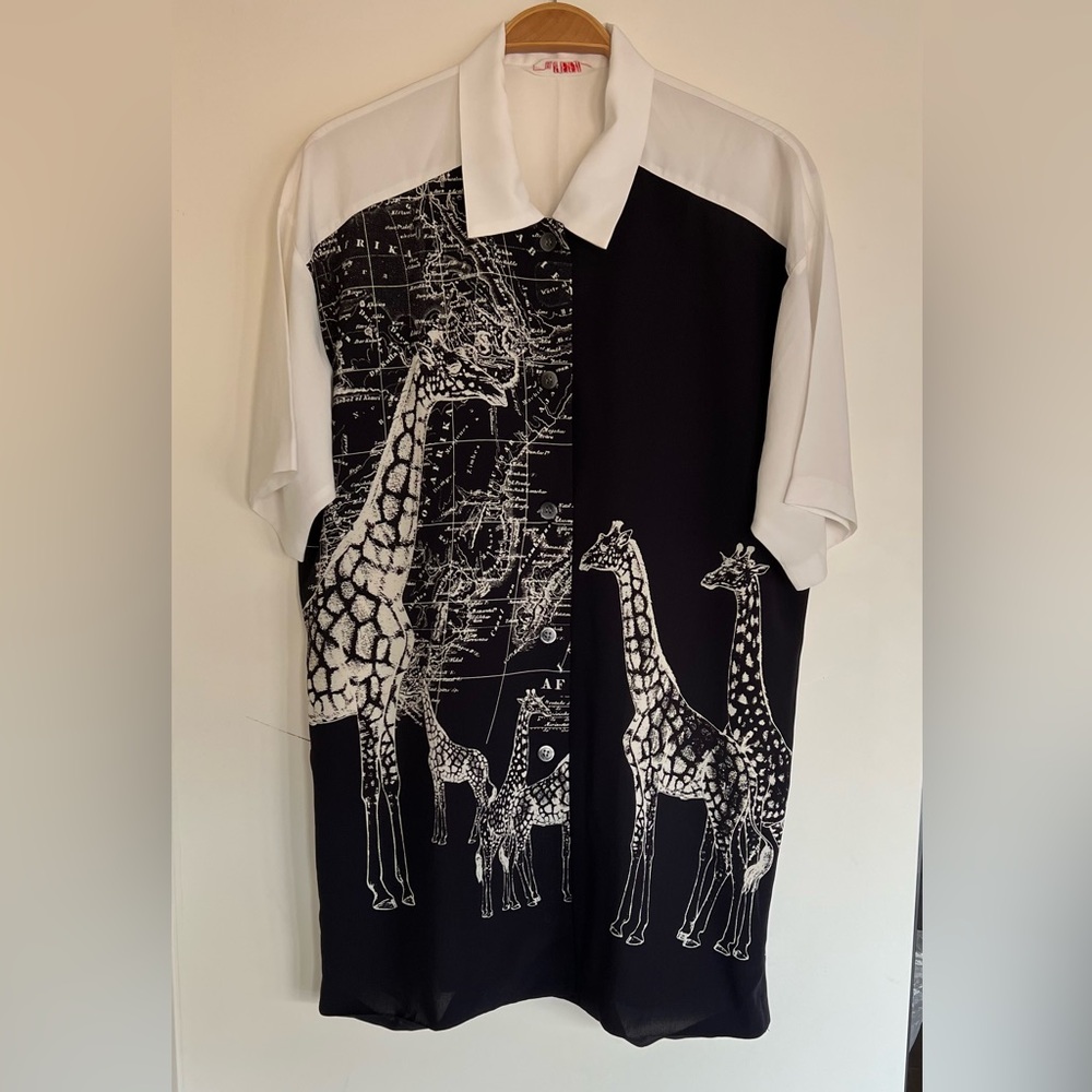 ❤️2for$15❤️Black and White Giraffe Print Women Short-Sleeve Blouse (L)
